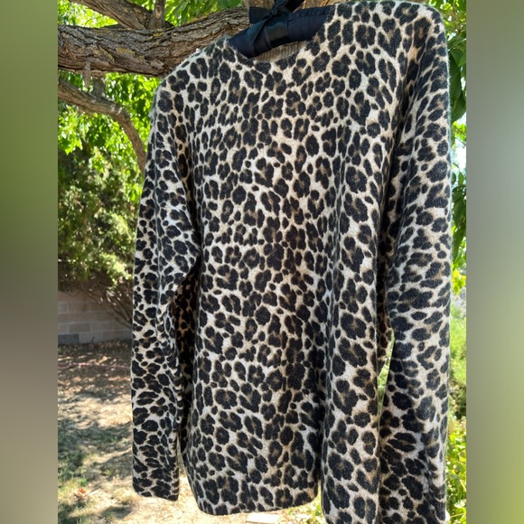 Vince Camuto leopard print sweater - Picture 2 of 6